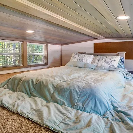 Mayfield Tiny Home With Porch, Walk To Beaches!